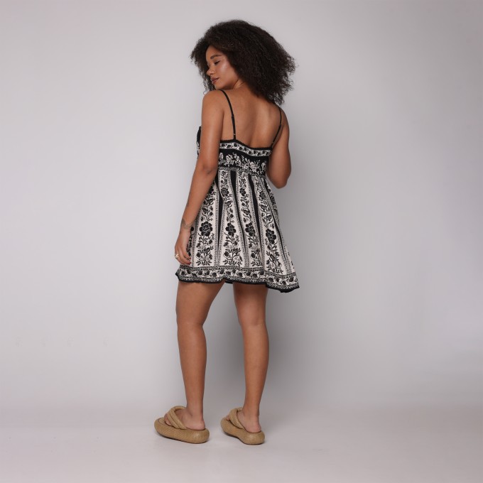 Vestido Curto Floral Delicado